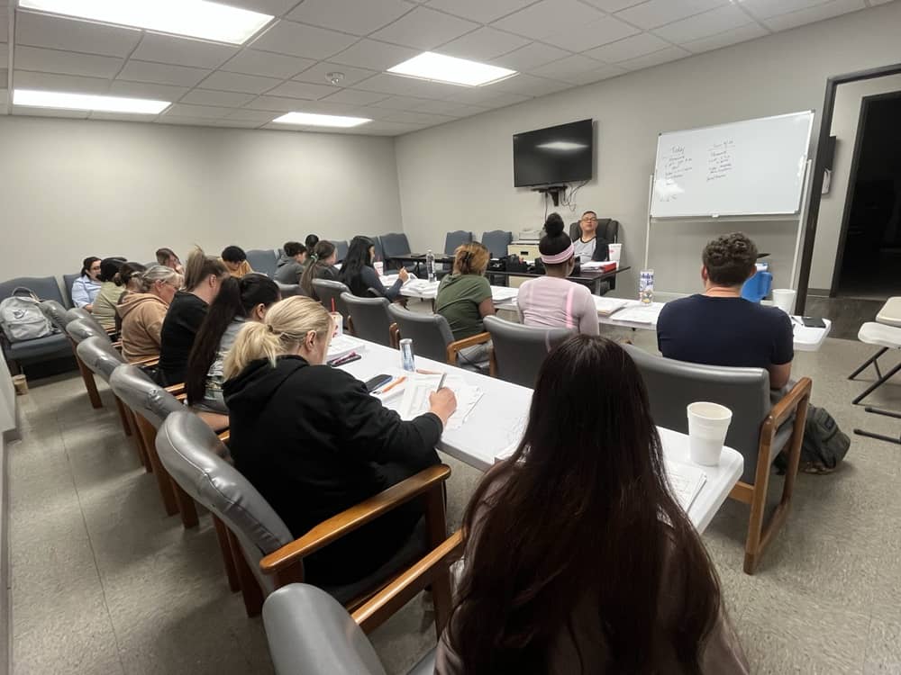 Instructor-led X-ray positioning practice inside the primaMED lab